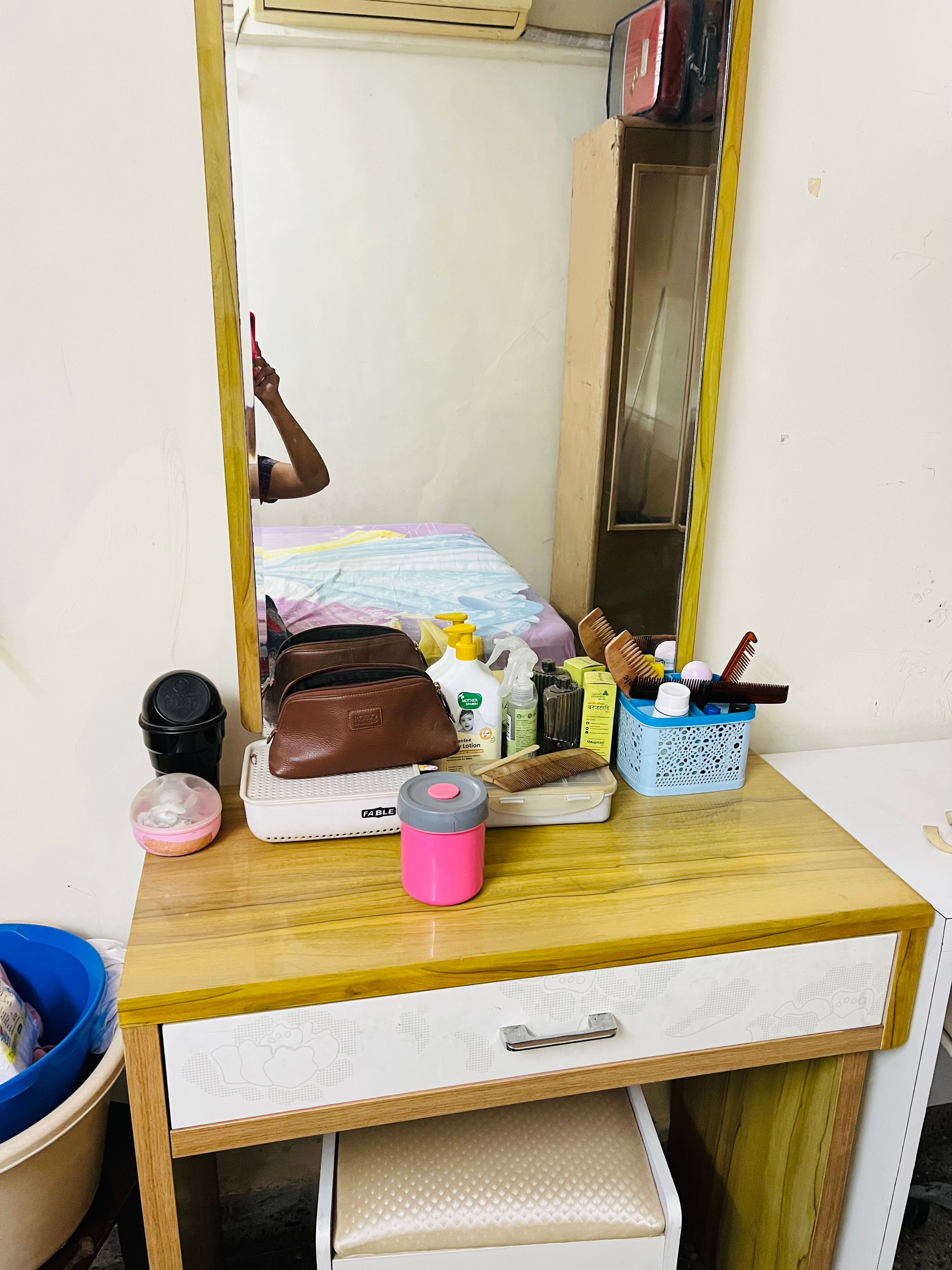 Newly purchases dressing table very good condition