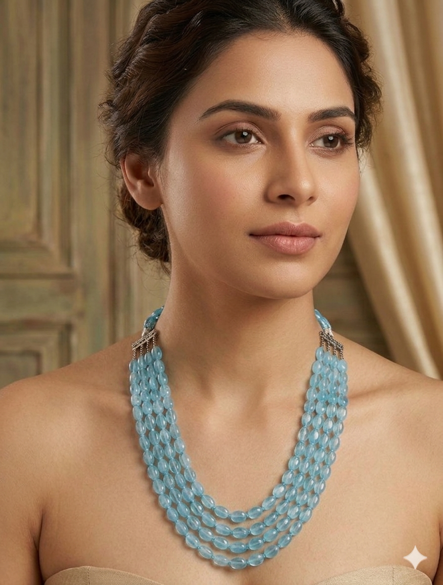 Layered necklace  - detail view