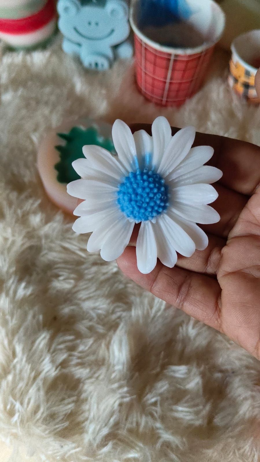 Artisan Hand-Poured Floral Daisy Decorative Soy Candle